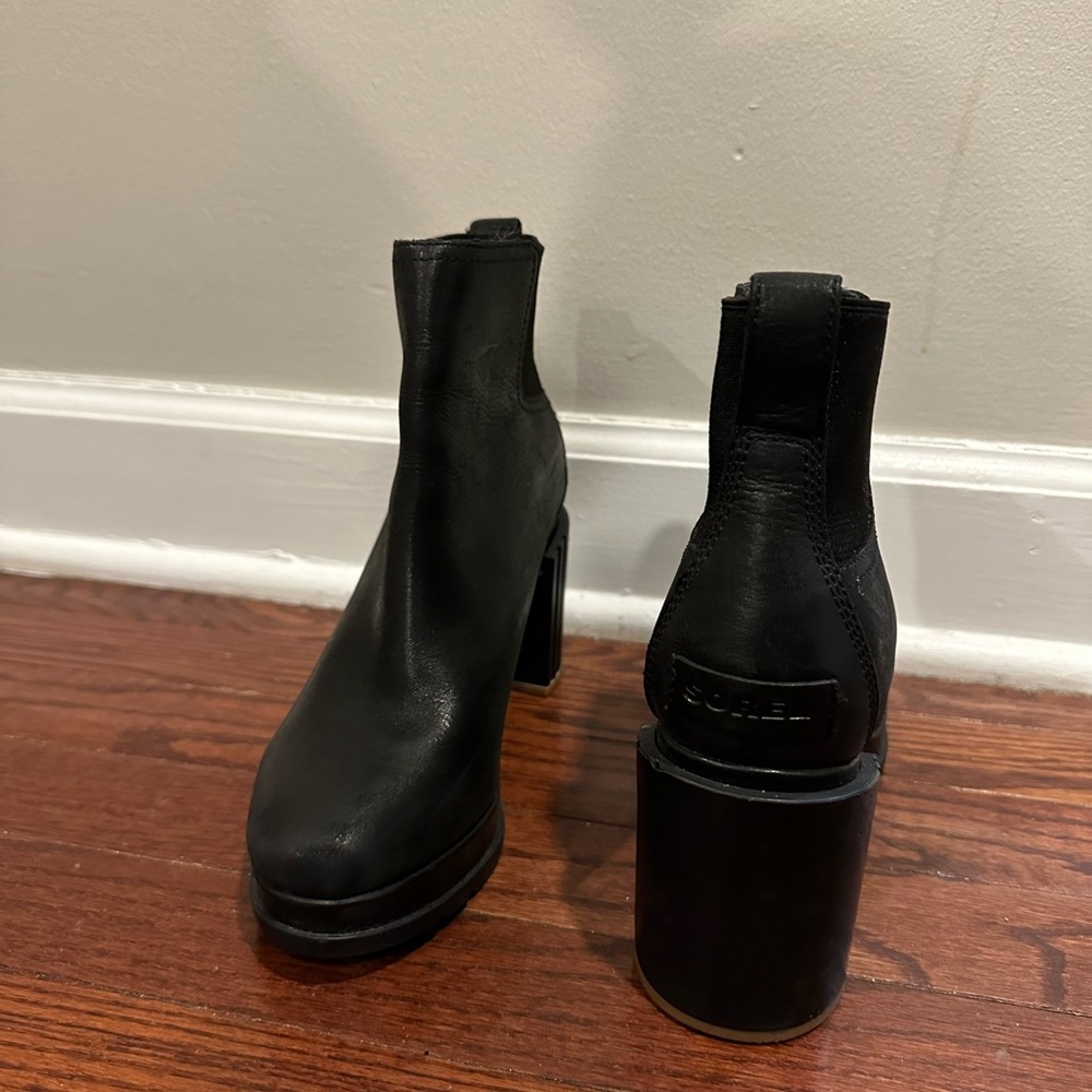 Sorel leather booties!